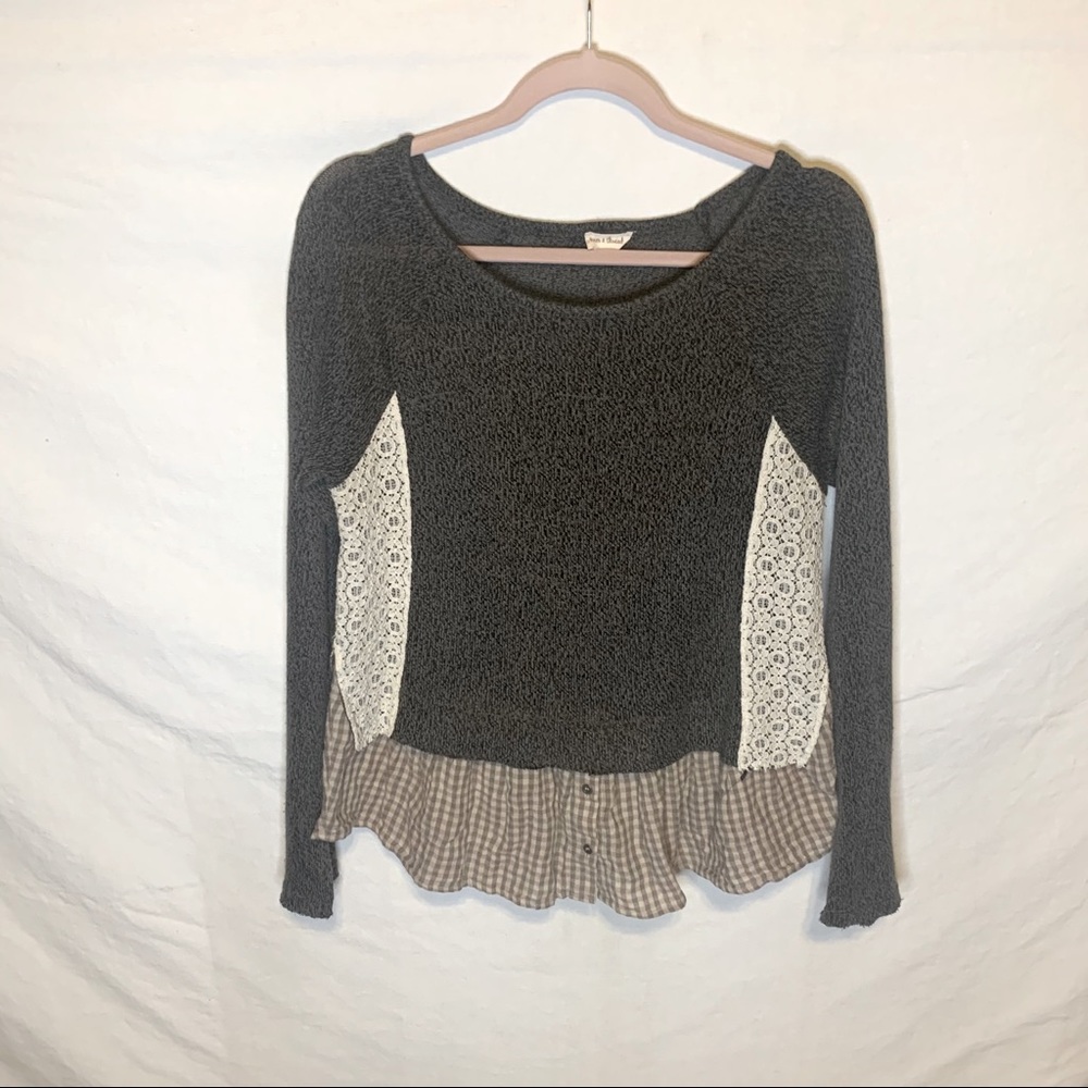 Hem and Thread Soft Lace and Plaid Blouse